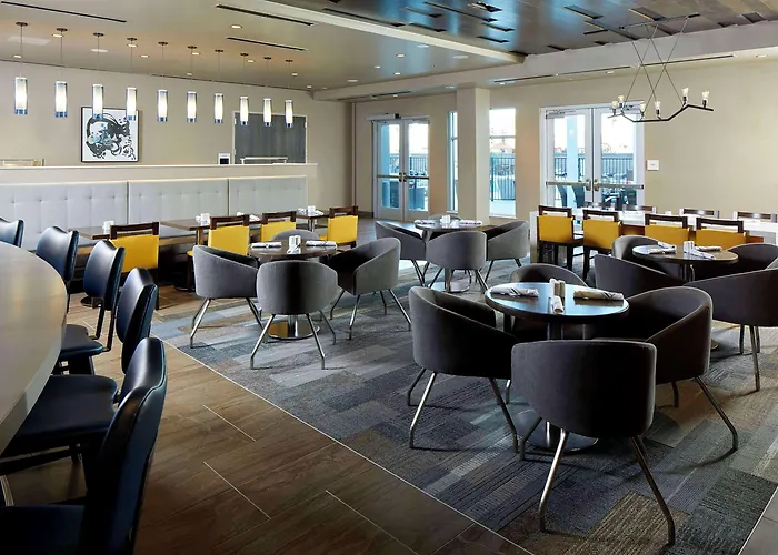 Cambria Phoenix - Fashion Center Hotel 4*