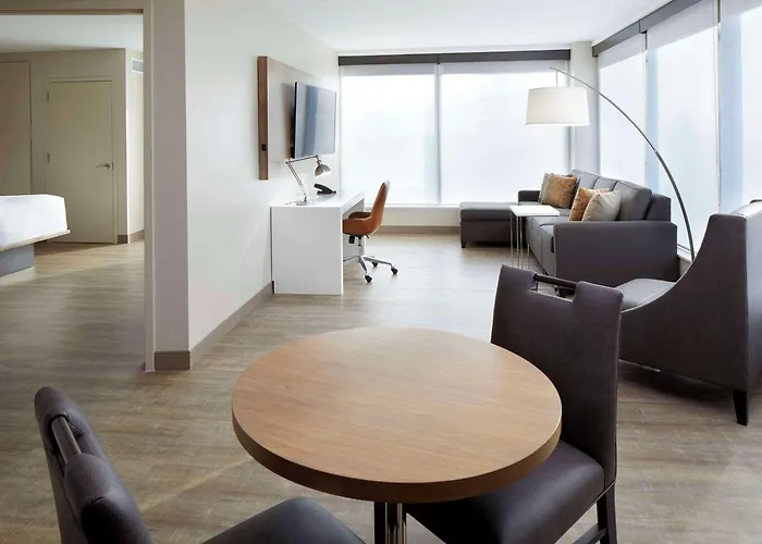 Hotel Cambria Phoenix - Fashion Center 4*