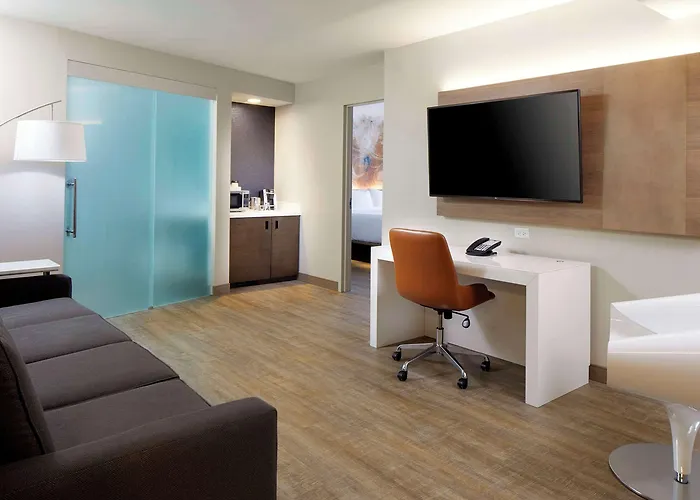 Cambria Phoenix - Fashion Center Hotel Chandler